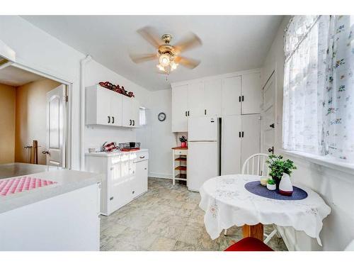 1501 5A Avenue North, Lethbridge, AB - Indoor Photo Showing Dining Room