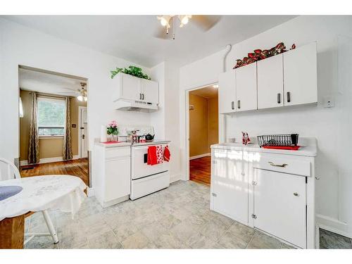 1501 5A Avenue North, Lethbridge, AB - Indoor Photo Showing Kitchen