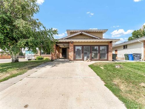 6 Ross Glen Crescent Se, Medicine Hat, AB - Outdoor