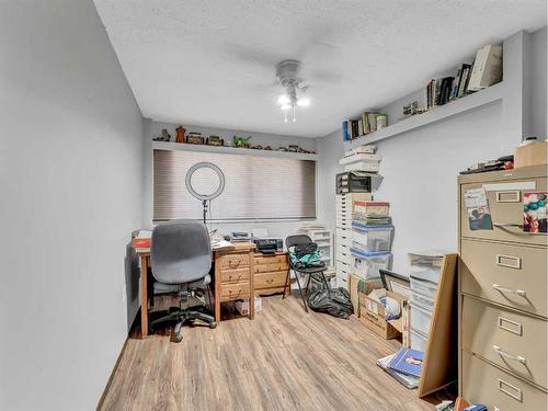 6 Ross Glen Crescent Se, Medicine Hat, AB - Indoor Photo Showing Office