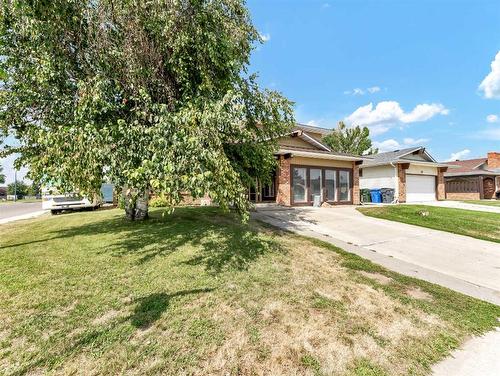 6 Ross Glen Crescent Se, Medicine Hat, AB - Outdoor