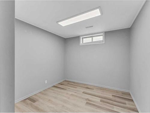 6 Ross Glen Crescent Se, Medicine Hat, AB - Indoor Photo Showing Other Room