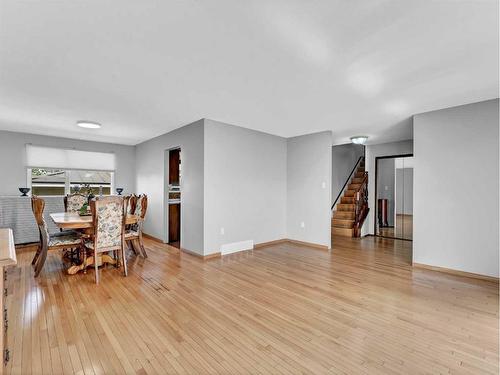 6 Ross Glen Crescent Se, Medicine Hat, AB - Indoor Photo Showing Dining Room