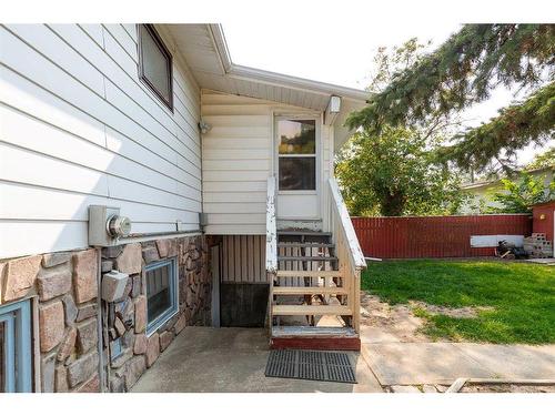 508 12A Street North, Lethbridge, AB 