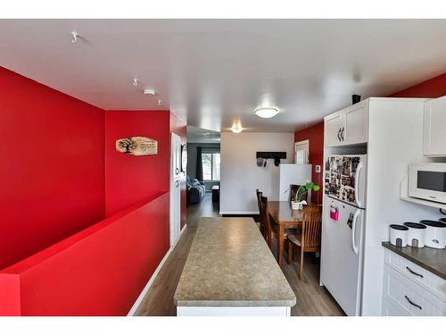 132 2 Street South, Lomond, AB - Indoor Photo Showing Kitchen