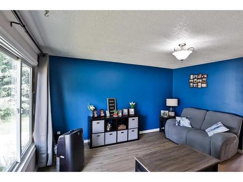 132 2 Street South, Lomond, AB - Indoor