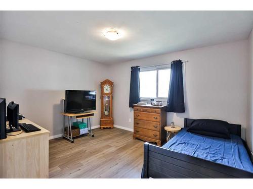 132 2 Street South, Lomond, AB - Indoor Photo Showing Bedroom