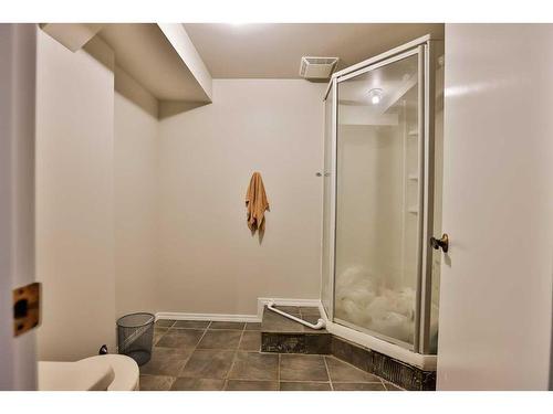 132 2 Street South, Lomond, AB - Indoor Photo Showing Bathroom