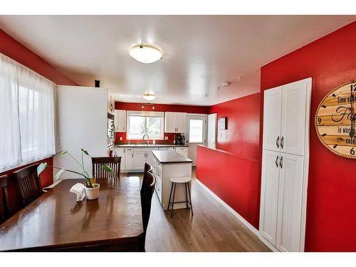 132 2 Street South, Lomond, AB - Indoor Photo Showing Dining Room