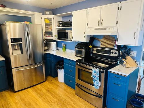 630 10 Street, Fort Macleod, AB - Indoor Photo Showing Kitchen