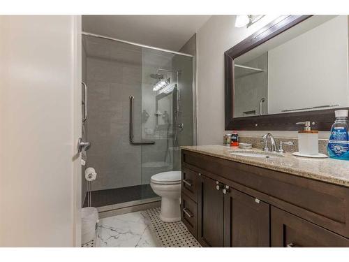 1505 Cedar Place South, Lethbridge, AB - Indoor Photo Showing Bathroom