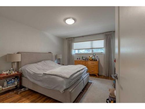 1505 Cedar Place South, Lethbridge, AB - Indoor Photo Showing Bedroom