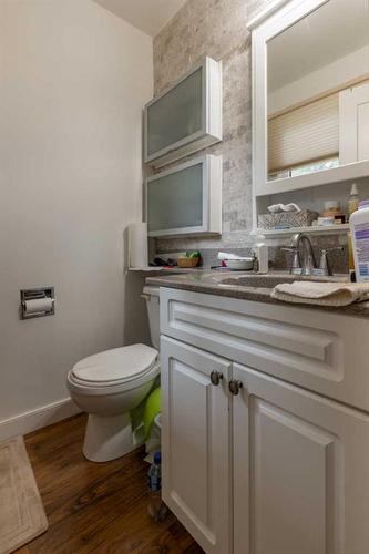 1505 Cedar Place South, Lethbridge, AB - Indoor Photo Showing Bathroom