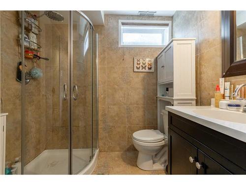 1505 Cedar Place South, Lethbridge, AB - Indoor Photo Showing Bathroom