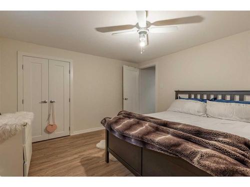 1505 Cedar Place South, Lethbridge, AB - Indoor Photo Showing Bedroom