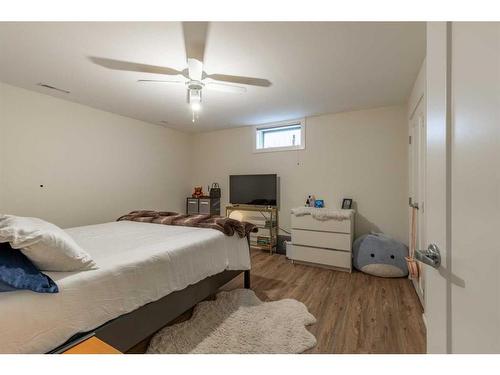 1505 Cedar Place South, Lethbridge, AB - Indoor Photo Showing Bedroom