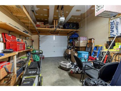 1505 Cedar Place South, Lethbridge, AB - Indoor Photo Showing Garage