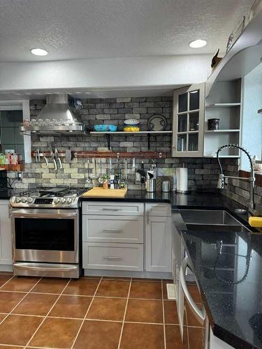 5414 Range Road 2-1A, Rural Pincher Creek No. 9, M.D. Of, AB - Indoor Photo Showing Kitchen With Double Sink