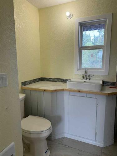 5414 Range Road 2-1A, Rural Pincher Creek No. 9, M.D. Of, AB - Indoor Photo Showing Bathroom