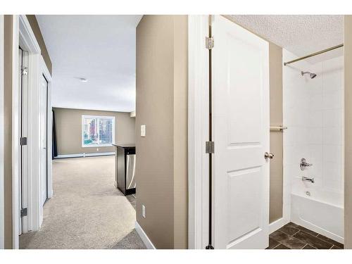 9208-403 Mackenzie Way Sw, Airdrie, AB - Indoor Photo Showing Other Room