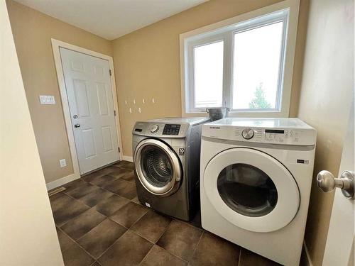 188 Riverstone Boulevard West, Lethbridge, AB - Indoor Photo Showing Laundry Room