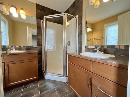 188 Riverstone Boulevard West, Lethbridge, AB - Indoor Photo Showing Bathroom