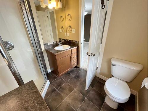 188 Riverstone Boulevard West, Lethbridge, AB - Indoor Photo Showing Bathroom