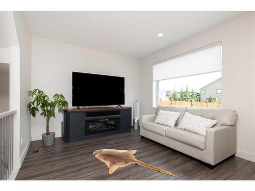 2709 44 Street South, Lethbridge, AB - Indoor Photo Showing Living Room