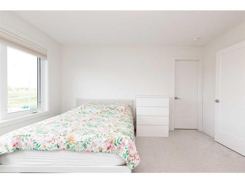 2709 44 Street South, Lethbridge, AB - Indoor Photo Showing Bedroom