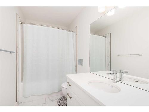 2709 44 Street South, Lethbridge, AB - Indoor Photo Showing Bathroom