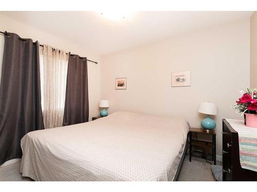 882 Greywolf Run North, Lethbridge, AB - Indoor Photo Showing Bedroom