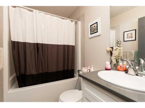 882 Greywolf Run North, Lethbridge, AB - Indoor Photo Showing Bathroom