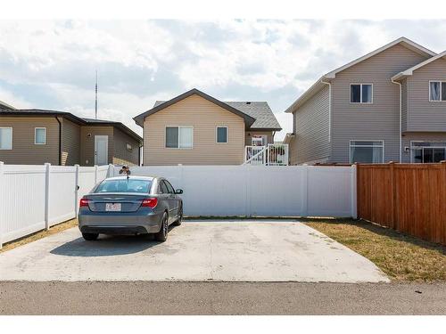 882 Greywolf Run North, Lethbridge, AB - Outdoor