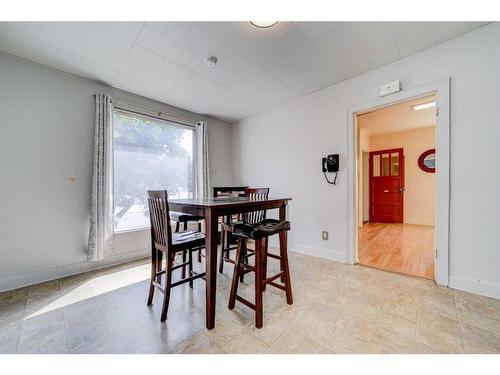 1062 Morden Avenue, Pincher Creek, AB - Indoor Photo Showing Dining Room