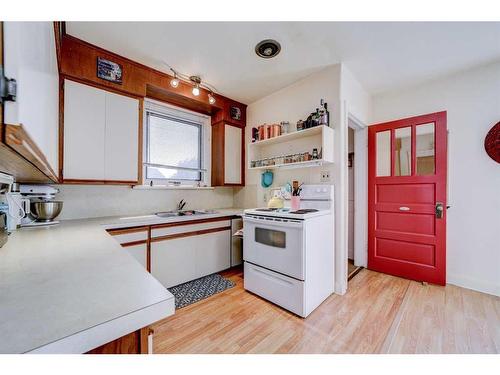 1062 Morden Avenue, Pincher Creek, AB - Indoor Photo Showing Kitchen With Double Sink