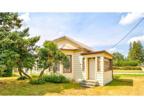 1062 Morden Avenue, Pincher Creek, AB - Outdoor