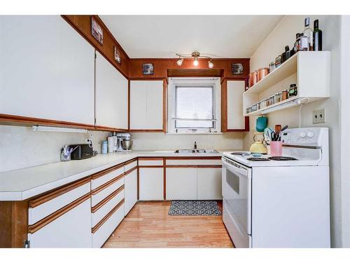 1062 Morden Avenue, Pincher Creek, AB - Indoor Photo Showing Kitchen With Double Sink