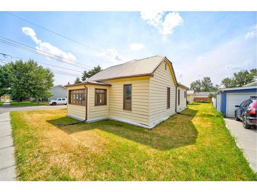 1062 Morden Avenue, Pincher Creek, AB - Outdoor