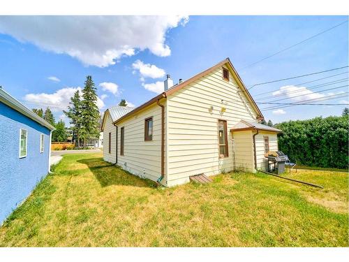 1062 Morden Avenue, Pincher Creek, AB - Outdoor With Exterior