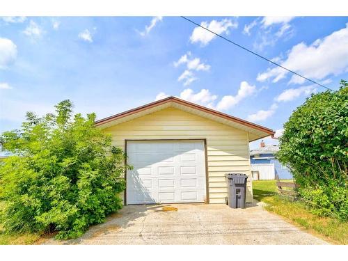 1062 Morden Avenue, Pincher Creek, AB - Outdoor