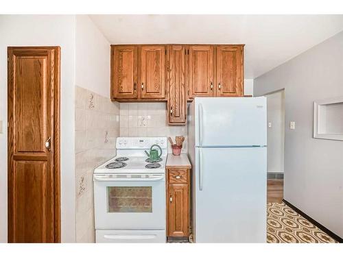 1513 9 Avenue North, Lethbridge, AB - Indoor Photo Showing Kitchen