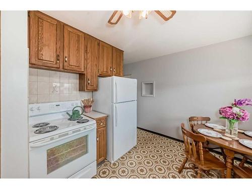 1513 9 Avenue North, Lethbridge, AB - Indoor Photo Showing Kitchen