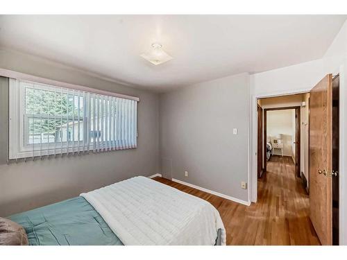 1513 9 Avenue North, Lethbridge, AB - Indoor Photo Showing Bedroom