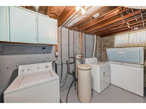 1513 9 Avenue North, Lethbridge, AB - Indoor Photo Showing Laundry Room