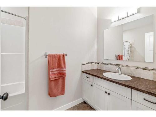 417 Sundance Place, Coalhurst, AB - Indoor Photo Showing Bathroom