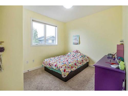 417 Sundance Place, Coalhurst, AB - Indoor Photo Showing Bedroom