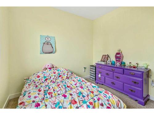 417 Sundance Place, Coalhurst, AB - Indoor Photo Showing Bedroom