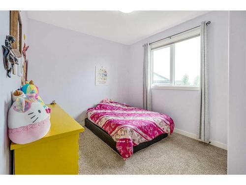 417 Sundance Place, Coalhurst, AB - Indoor Photo Showing Bedroom