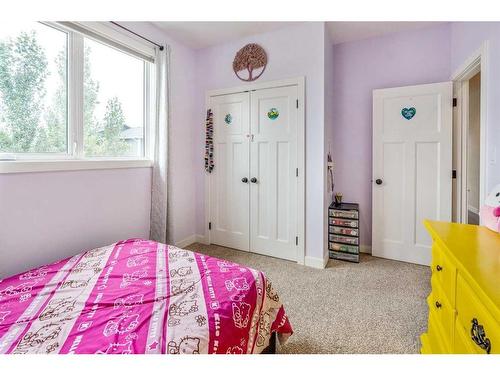 417 Sundance Place, Coalhurst, AB - Indoor Photo Showing Bedroom