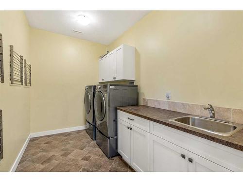 417 Sundance Place, Coalhurst, AB - Indoor Photo Showing Laundry Room